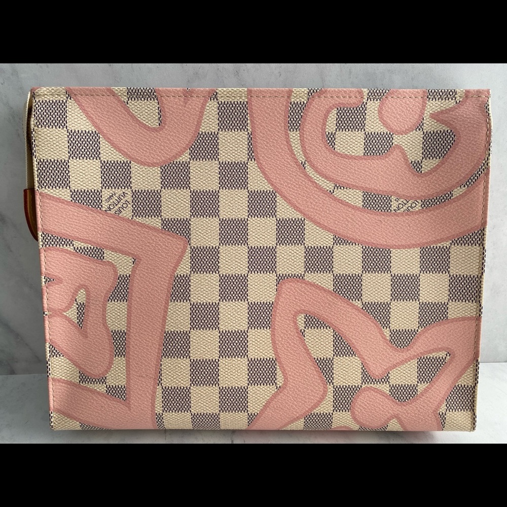 ❗️SOLD❗️Toiletry 26